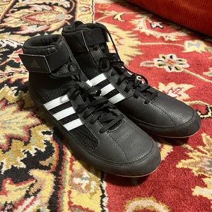 Men’s adidas HVC 2 wrestling shoes.